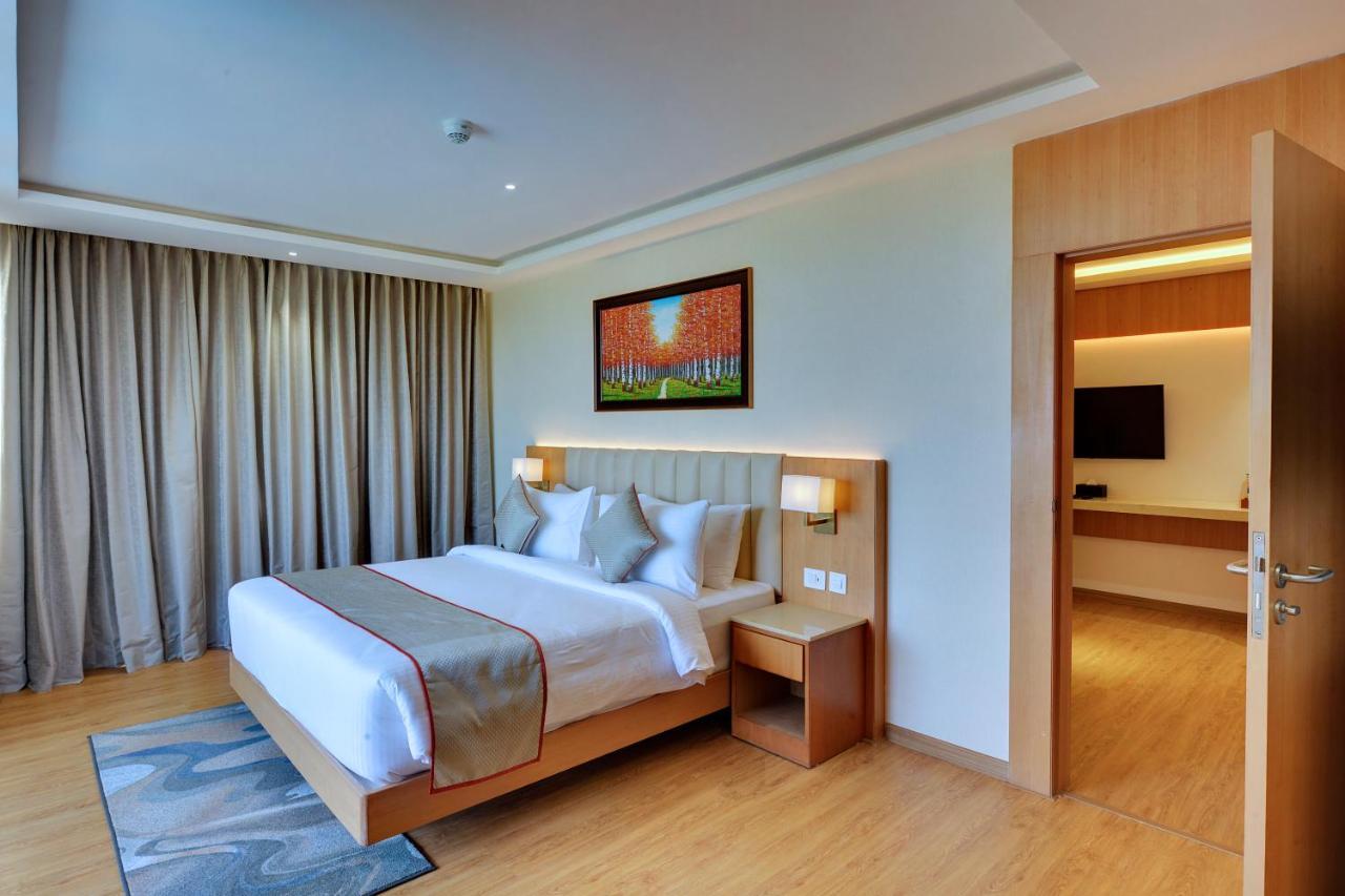 Clarion Hotel Bangalore Exterior photo