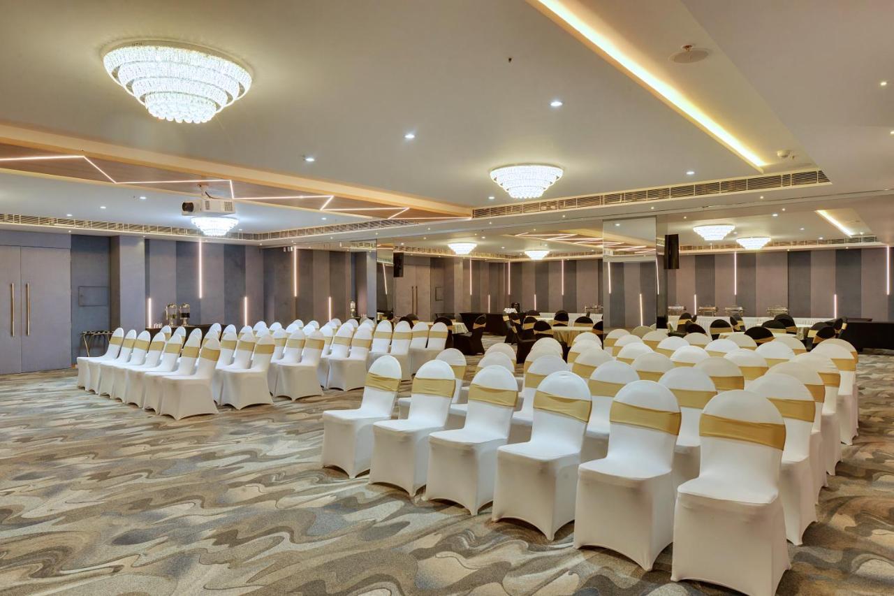 Clarion Hotel Bangalore Yesvantpur Exterior photo